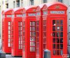 Типичный красной телефонной будке Лондона